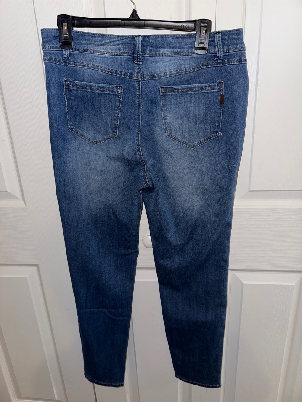 1822 Denim Blue Distressed Skinny Jeans EUC - Picture 4 of 5